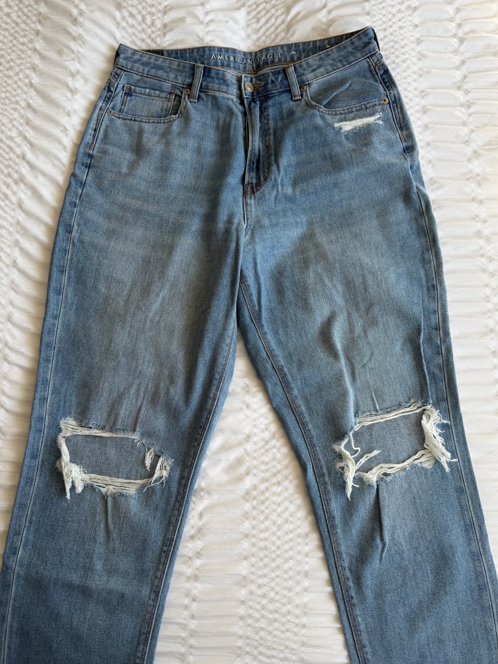 American Eagle Outfitters Light Blue Distressed Boyfriend Jeans
